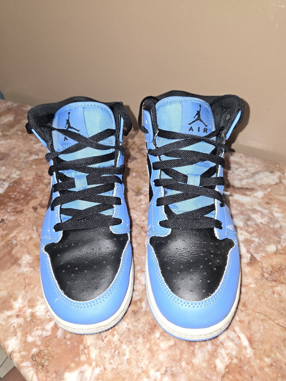 Nike Air Jordan 1 Mid kids sneakers in US 6Y.